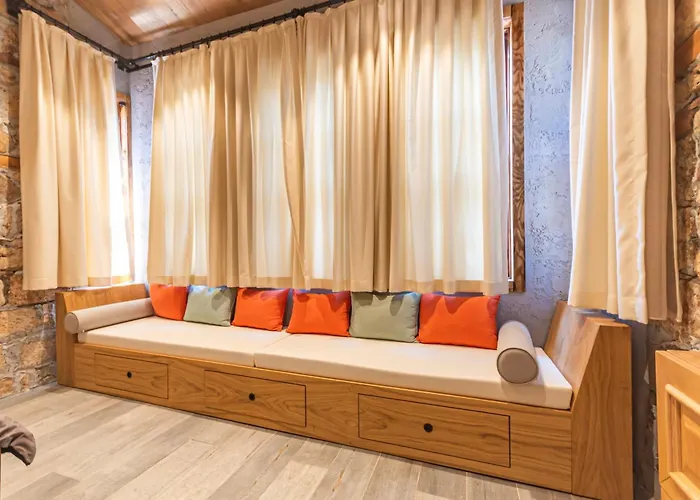 فيلة Hadrian S Gate Old Town *