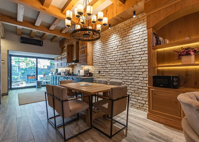 Hadrian S Gate Old Town