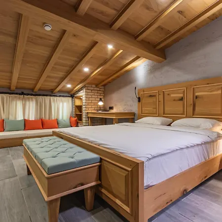 Hadrian S Gate Old Town Vilă *